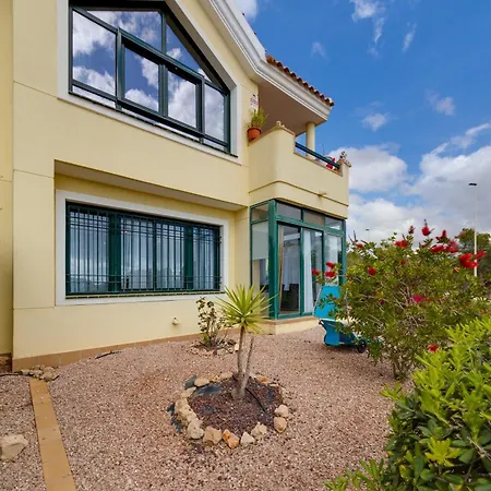 Super Cosy House Next To The Golf Holiday home