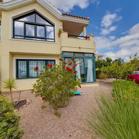 Super Cosy House Next To The Golf