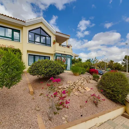 Super Cosy House Next To The Golf Holiday home *